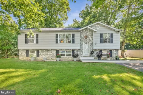 12120 Long Wolf Ln, Lusby, MD 20657