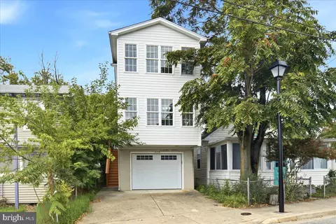 4136 7th St, North Beach, MD 20714