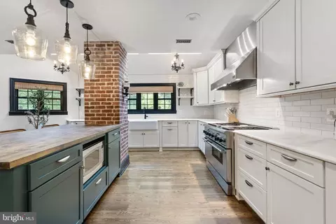1040 White Sands Dr, Lusby, MD 20657