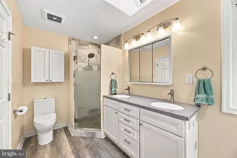 Bath - 13553 Osprey Ln, Solomons, MD 20688 photo 2 of 5