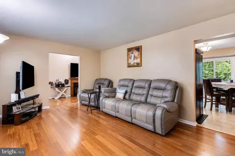 Entry Way - 12962 Mohawk Dr, Lusby, MD 20657 photo 2 of 9