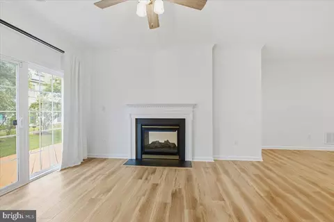 Living - 534 Summerset Ct #37, Solomons, MD 20688 photo 2 of 5