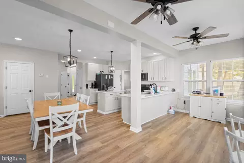 Entry Way - 8210 Bayview Hills Dr, Chesapeake Beach, MD 20732 photo 4 of 14
