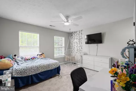 Bedroom - 8210 Bayview Hills Dr, Chesapeake Beach, MD 20732 photo 4 of 10