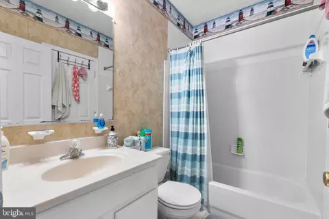 Bath - 8210 Bayview Hills Dr, Chesapeake Beach, MD 20732 photo 1 of 3