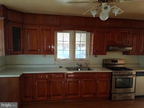 247 E Main St, Elkton, MD 21921 photo 2