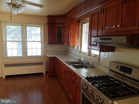 247 E Main St, Elkton, MD 21921 photo 3