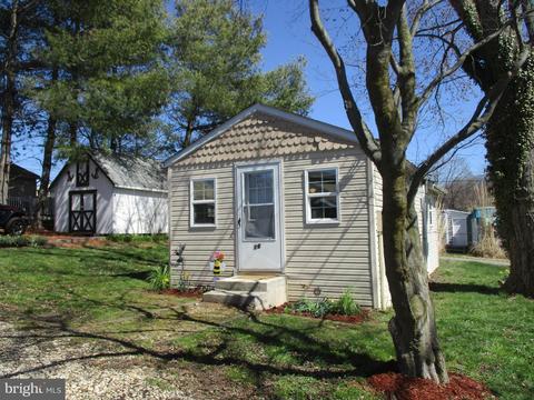 16 Linwood St, Earleville, MD 21919