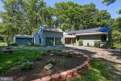 40 Hammer Dr, North East, MD 21901