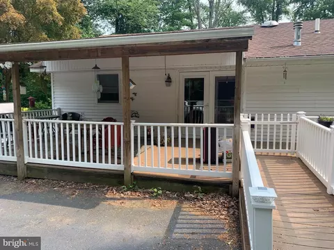 6 Connecticut Ave, Earleville, MD 21919