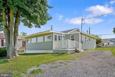 28 Reading Rd, Earleville, MD 21919
