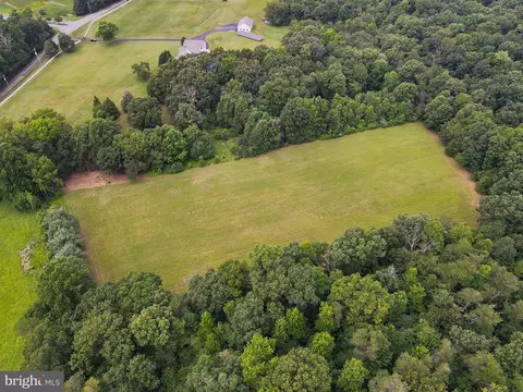 7 Shady Beach Road, Elkton, MD 21921
