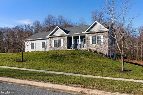 7 Autumn Woods Dr, Elkton, MD 21921