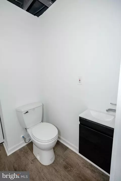 Bath - 2805 Oldfield Point Rd, Elkton, MD 21921 photo 1 of 4