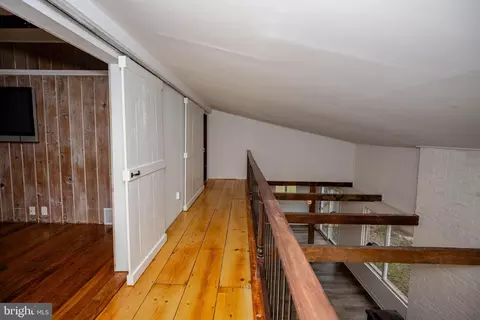Entry Way - 2805 Oldfield Point Rd, Elkton, MD 21921 photo 2 of 2