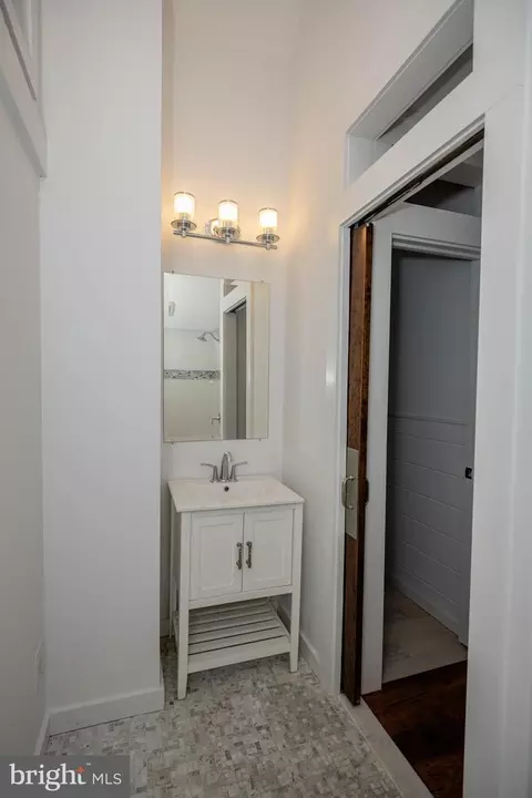 Bath - 2805 Oldfield Point Rd, Elkton, MD 21921 photo 4 of 4