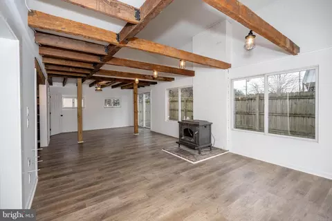 Living - 2805 Oldfield Point Rd, Elkton, MD 21921 photo 1 of 2