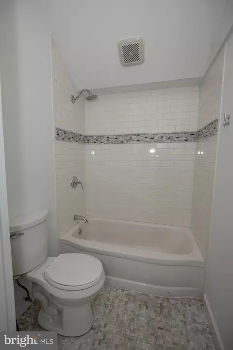 Bath - 2805 Oldfield Point Rd, Elkton, MD 21921 photo 3 of 4