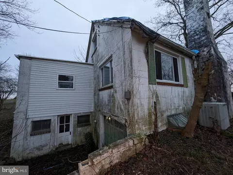 Exterior - 25 4th Ave, Earleville, MD 21919 photo 2 of 2