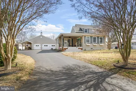 66 Beachview Ave, Earleville, MD 21919
