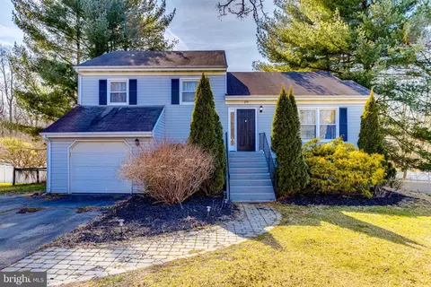 98 Academy Dr, Elkton, MD 21921