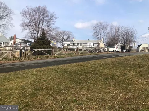 10 Holly St, Earleville, MD 21919