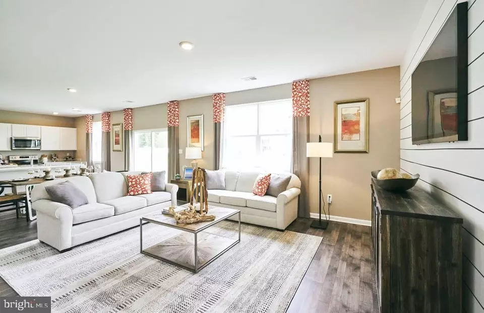 Living - 21 Country Living Rd, Elkton, MD 21921 photo 3 of 4