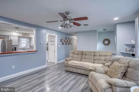 Living - 29 Augusta Dr, Elkton, MD 21921 photo 3 of 5