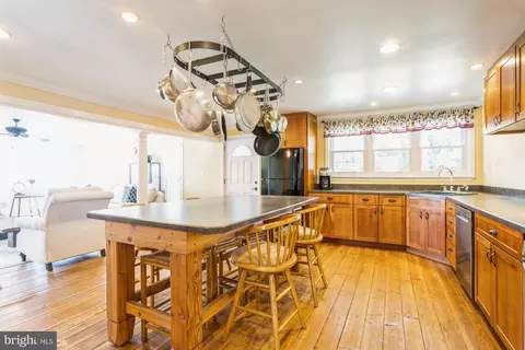Kitchen - 304 Christopher Rd, Warwick, MD 21912 photo 2 of 15
