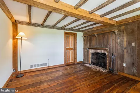 Living - 304 Christopher Rd, Warwick, MD 21912 photo 2 of 7