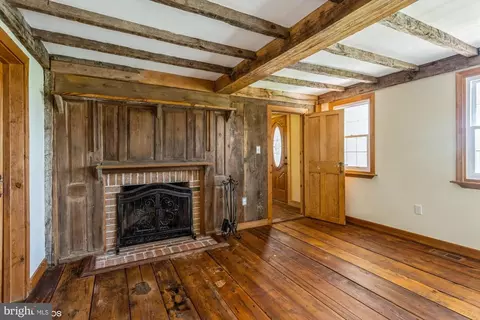 Living - 304 Christopher Rd, Warwick, MD 21912 photo 1 of 7