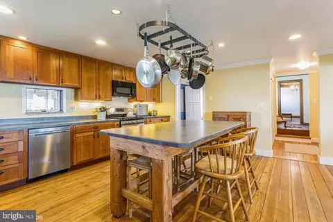 Kitchen - 304 Christopher Rd, Warwick, MD 21912 photo 4 of 15