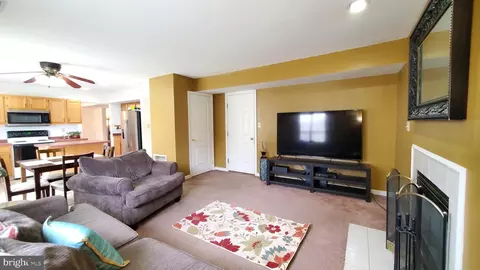 Living - 368 Willow Dr, Elkton, MD 21921 photo 2 of 6