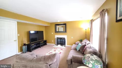 Living - 368 Willow Dr, Elkton, MD 21921 photo 4 of 6