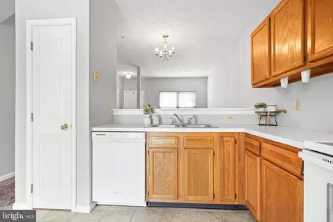 Kitchen - 134 Cherry Tree Ln, Elkton, MD 21921 photo 2 of 4