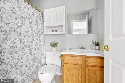 Bath - 134 Cherry Tree Ln, Elkton, MD 21921 photo 2 of 3
