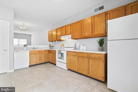 Kitchen - 134 Cherry Tree Ln, Elkton, MD 21921 photo 3 of 4