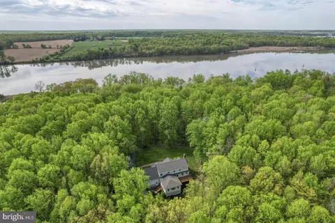 147 S Shore Rd, Elkton, MD 21921