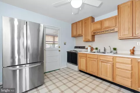 Kitchen - 105 Circle Dr, Earleville, MD 21919 photo 2 of 3