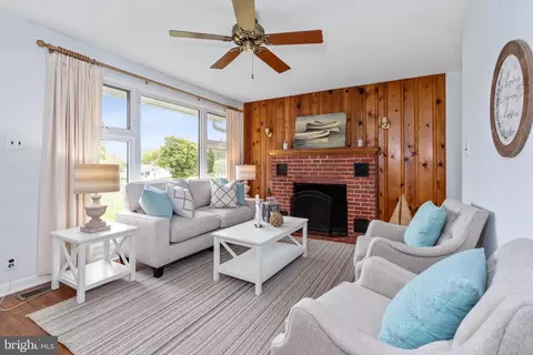 Living - 105 Circle Dr, Earleville, MD 21919 photo 3 of 4