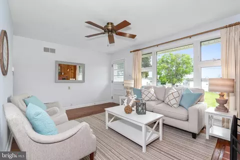 Living - 105 Circle Dr, Earleville, MD 21919 photo 4 of 4