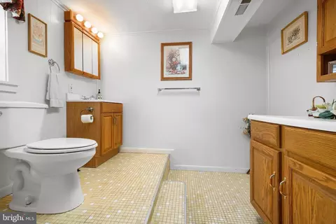 Bath - 9 Cherry Ln, Elkton, MD 21921 photo 3 of 3