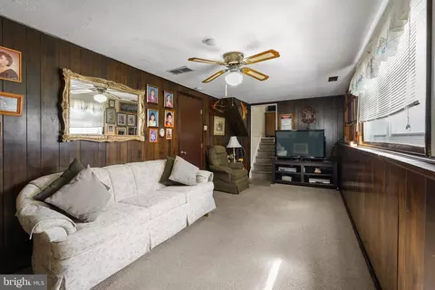 Living - 9 Cherry Ln, Elkton, MD 21921 photo 5 of 5