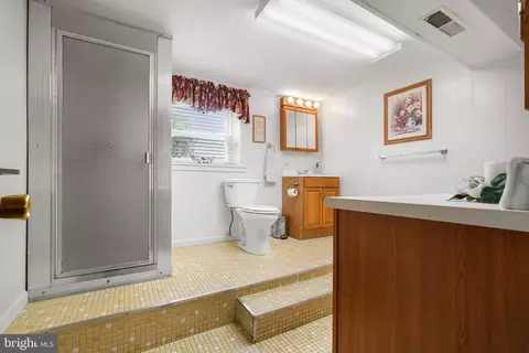 Bath - 9 Cherry Ln, Elkton, MD 21921 photo 2 of 3