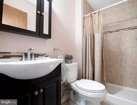Bath - 58 Skyline Dr, Conowingo, MD 21918 photo 1 of 2