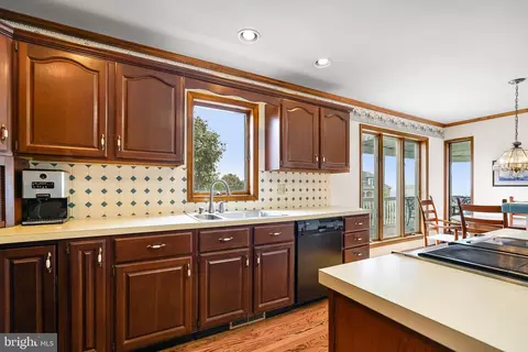 Kitchen - 4 Bay Cir, Earleville, MD 21919 photo 4 of 4