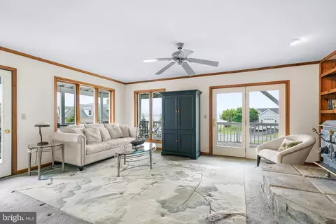 Living - 4 Bay Cir, Earleville, MD 21919 photo 2 of 3
