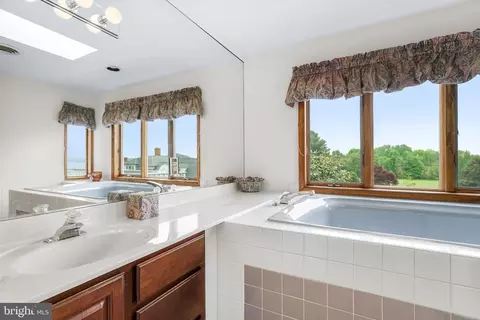 Bath - 4 Bay Cir, Earleville, MD 21919 photo 2 of 2