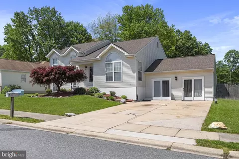 145 Park Towne Dr, Elkton, MD 21921