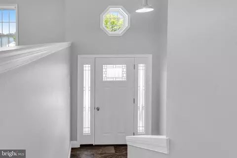 Entry Way - 39 Middle Rd, Elkton, MD 21921 photo 1 of 2